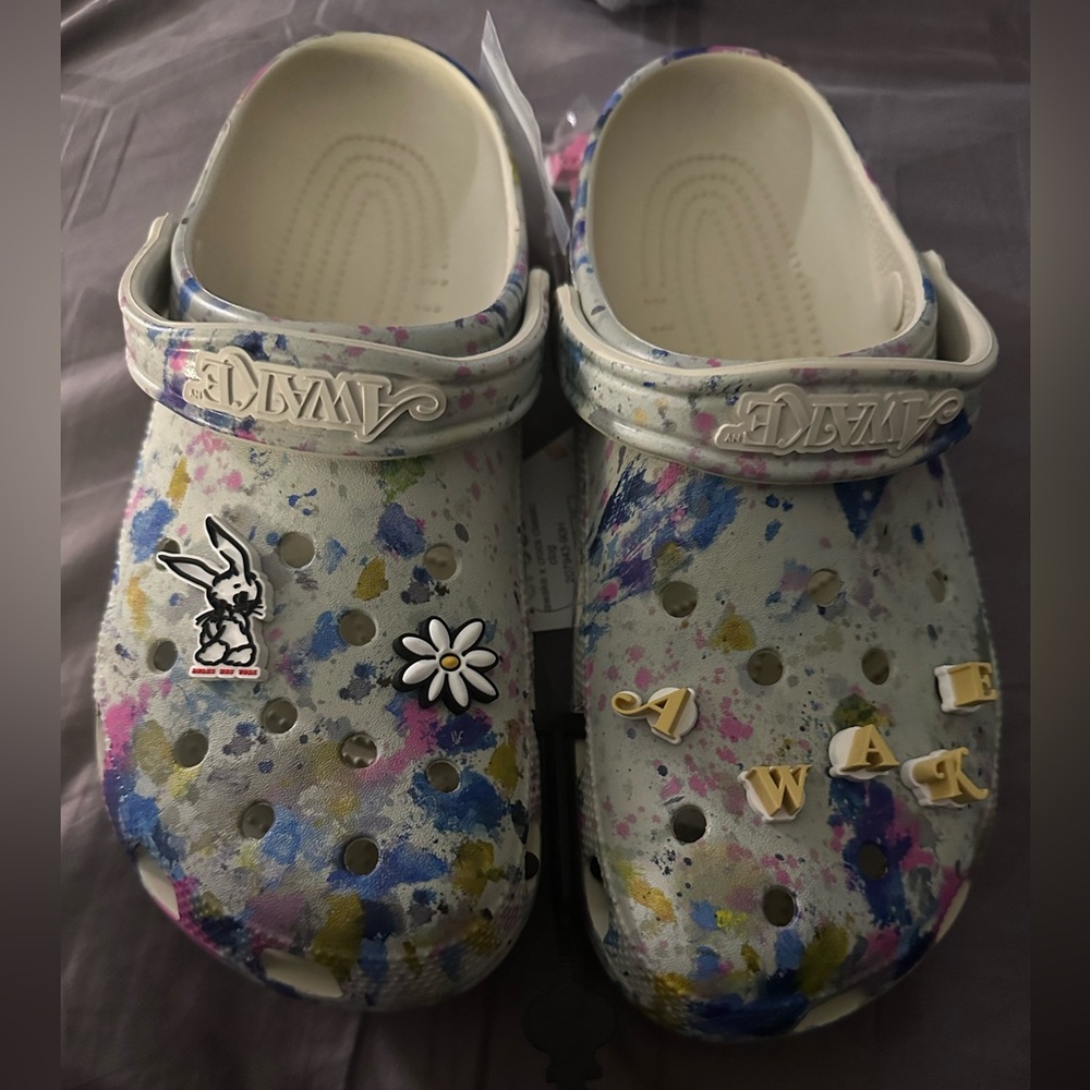 New limited edition AWAKE X CROCS NY COLLAB M10/W12